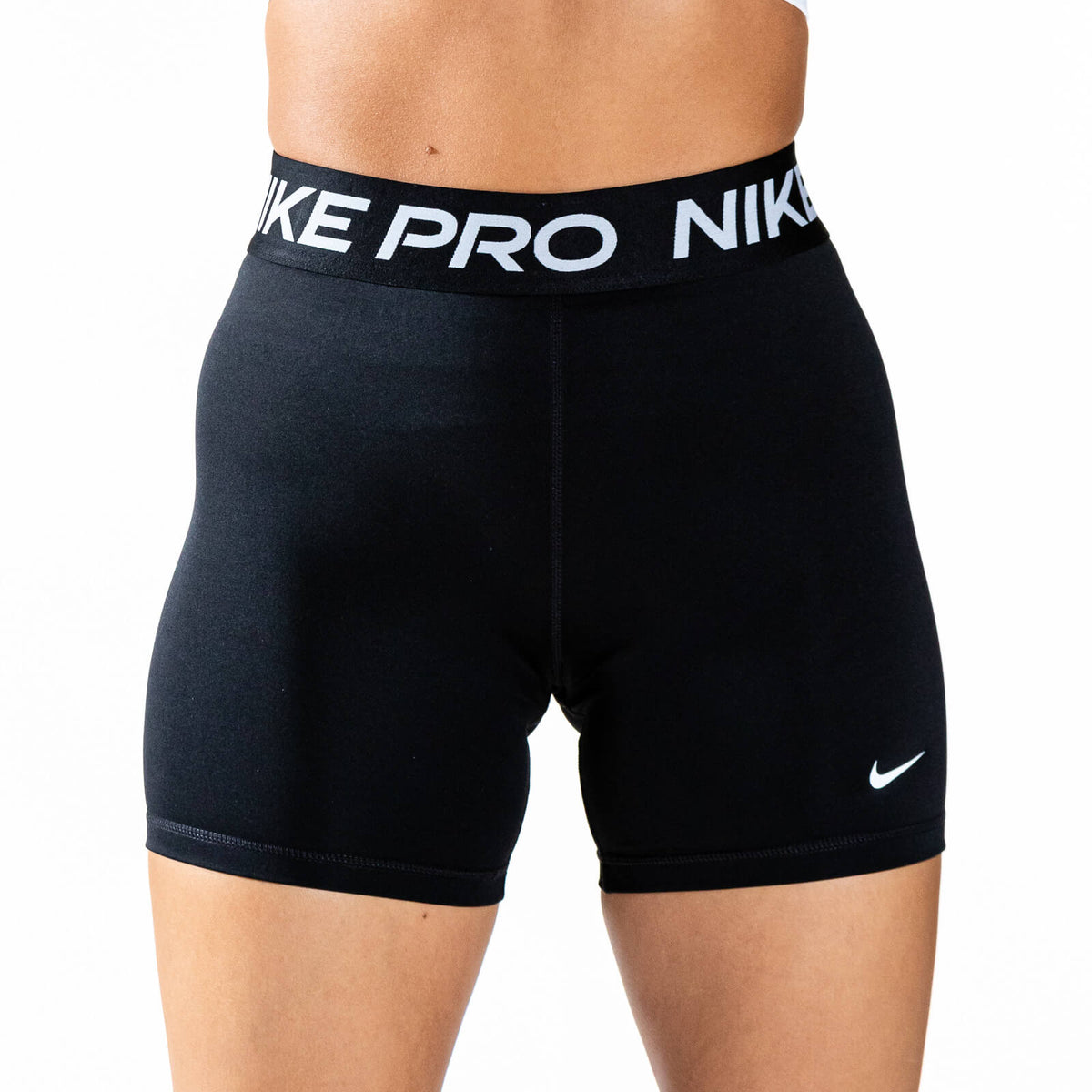 Nike Pro nuorten treenishortsit