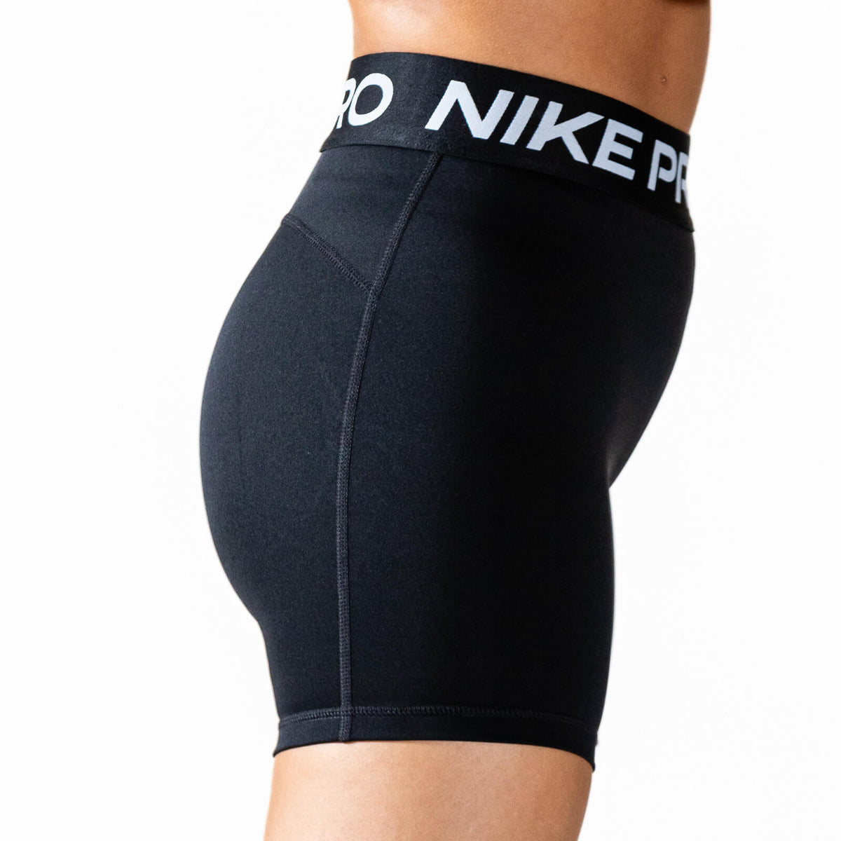 Nike Pro nuorten treenishortsit