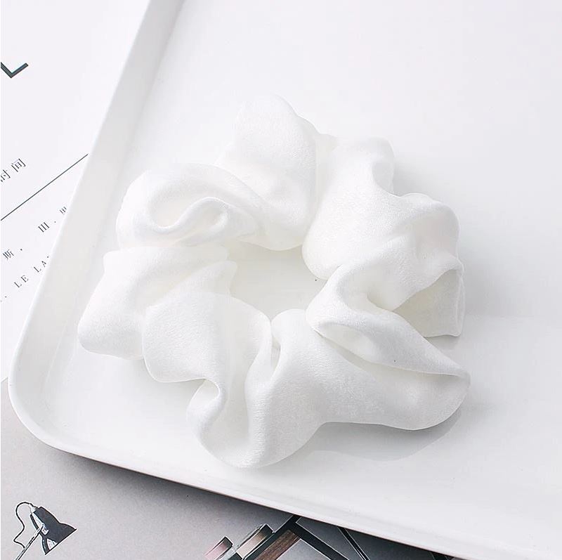 Satiininen hiusdonitsi